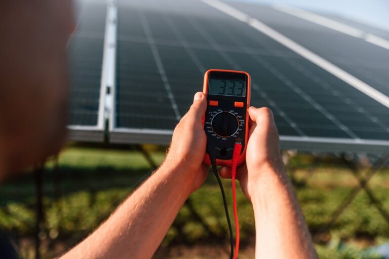 Jak diagnozować usterki w systemach zasilania solarnego?
