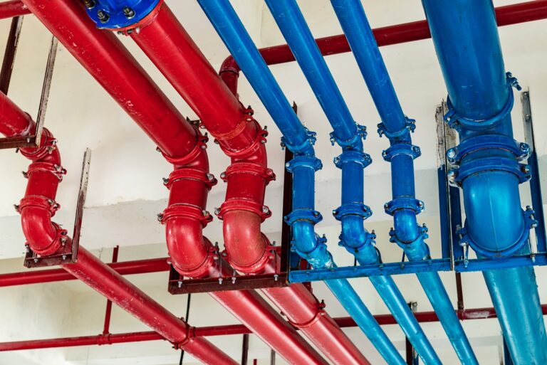 Jak wybrać i zainstalować odpowiednie rury w systemach hydraulicznych