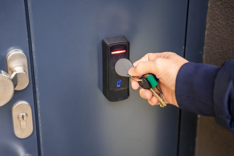 Rozwiązywanie problemów z systemem kontroli dostępu RFID