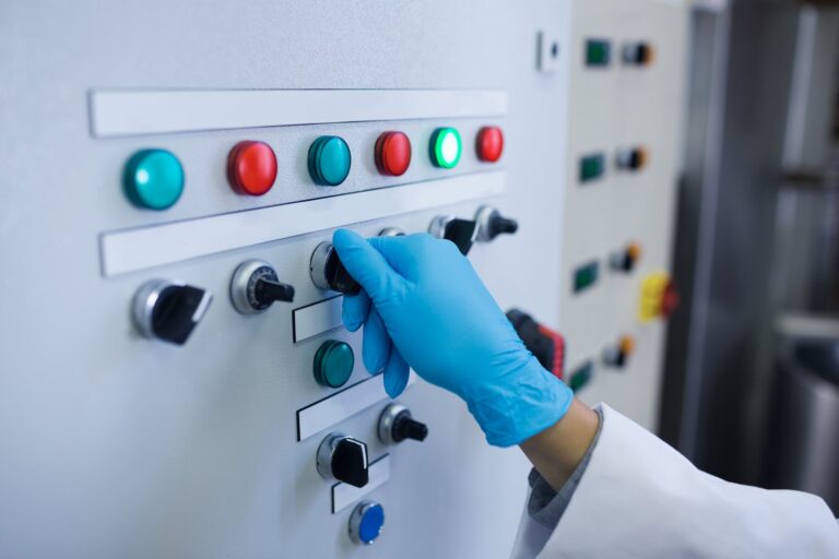 Rozwiązywanie usterek w systemach sterowania procesami galwanicznymi