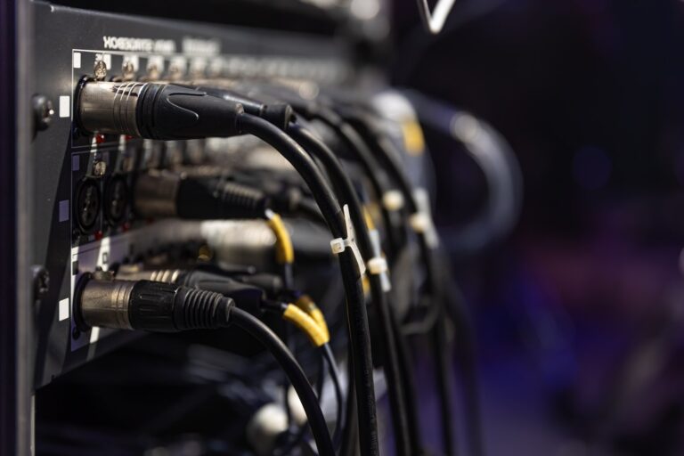 Skuteczne eliminowanie zakłóceń w sieciach przemysłowego Ethernetu