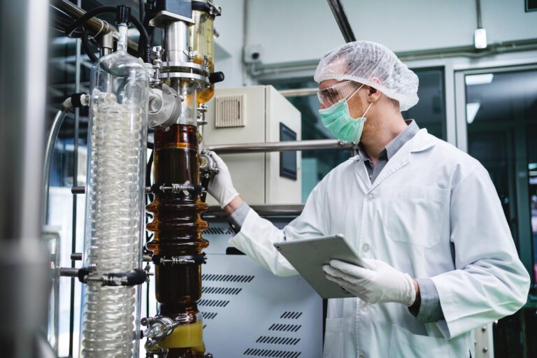 Diagnozowanie i naprawa usterek w systemach destylacji próżniowej