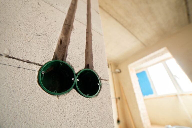 Co powoduje szumy w instalacji ciepłej wody użytkowej