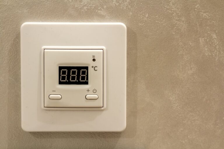 Jak rozpoznać usterkę termostatu pokojowego