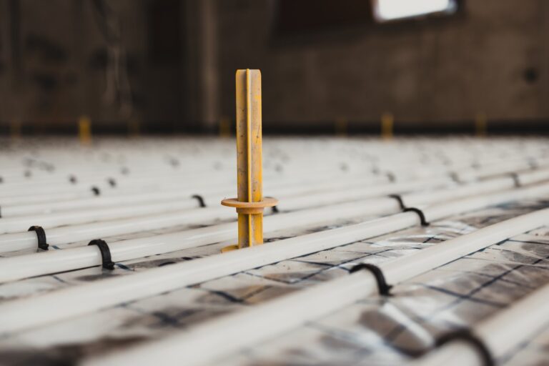 Jak wybrać idealny grzejnik łazienkowy złoty do nowoczesnej łazienki