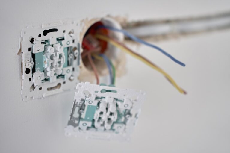 Kiedy konieczna jest wymiana przewodów elektrycznych