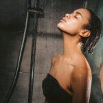 Co powoduje słaby strumień wody w prysznicu