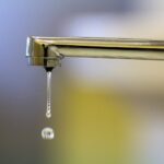 Dlaczego bateria łazienkowa kapie mimo dokręcenia