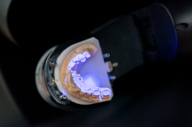 Dlaczego oświetlenie LED miga mimo wyłączenia