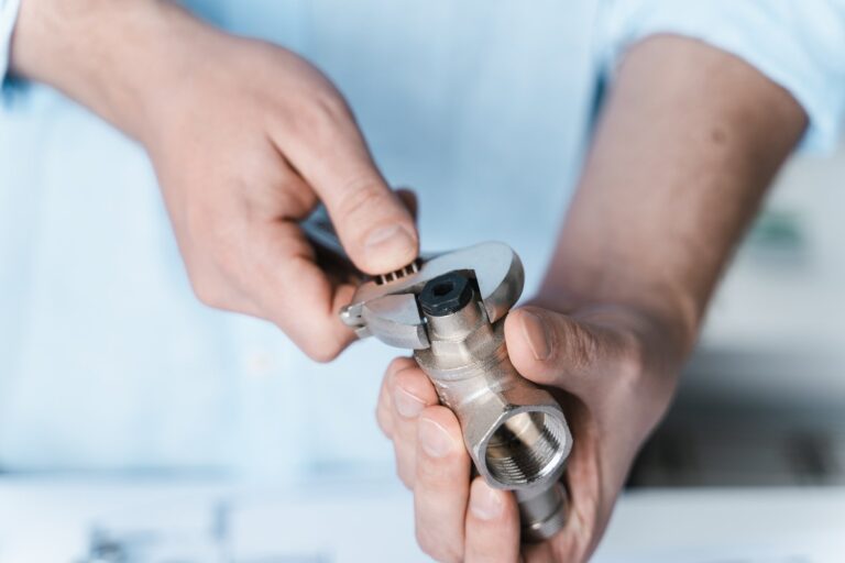 Jak naprawić kapiącą baterię bez wzywania fachowca