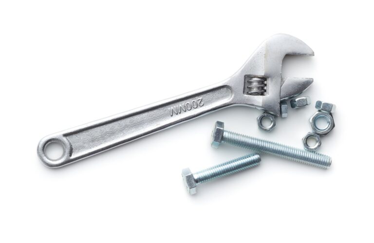 Jak wybrać odpowiedni klucz francuski do prac hydraulicznych i elektrycznych