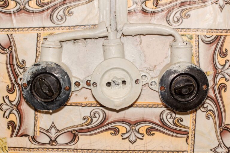 Kiedy konieczna jest wymiana przewodów w starym budownictwie