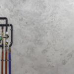 Co powoduje bulgotanie w rurach po zakręceniu wody