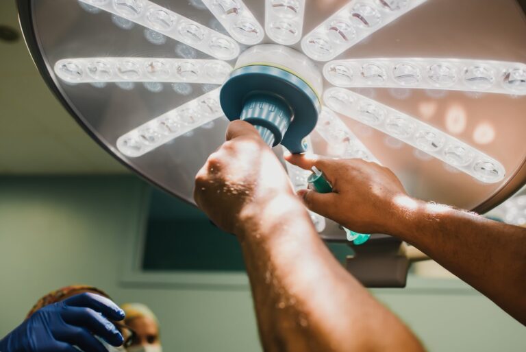 Dlaczego halogen sufitowy często się przepala