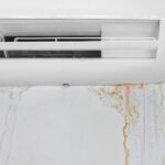 Dlaczego klimatyzacja kapie wodą do pomieszczenia