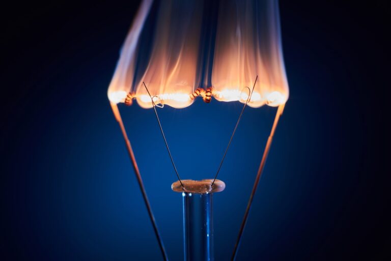 Dlaczego oświetlenie halogenowe często przepala się w jednym pomieszczeniu