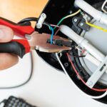 Dlaczego przedłużacz nie przewodzi prądu mimo sprawnych gniazdek