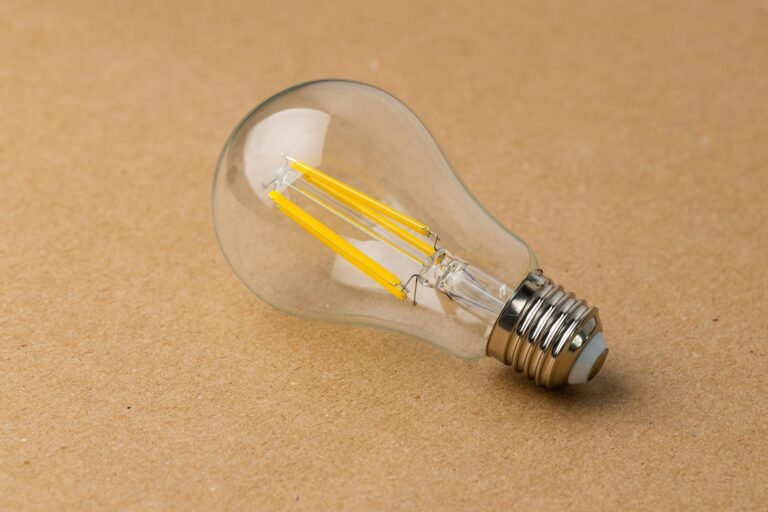 Dlaczego żarówka LED zaczyna migać po kilku miesiącach użytkowania