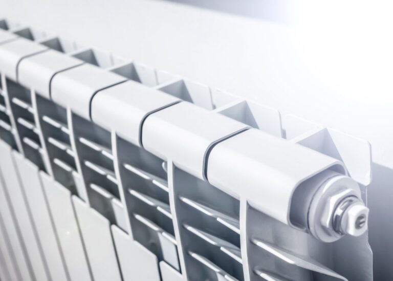 Jak wybrać odpowiedni grzejnik niskotemperaturowy do swojego domu