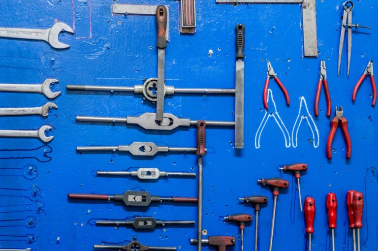 Jak wybrać odpowiedni klucz francuski do każdego zadania w warsztacie