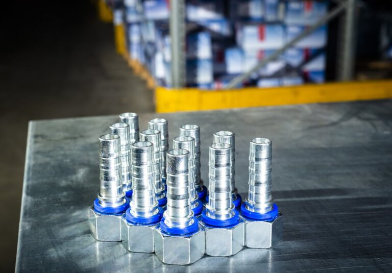 Jak wybrać odpowiednie złącza i elementy do instalacji pneumatycznych