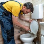 Co robić gdy spłuczka toaletowa nagle zaczęła ciec po spłukaniu